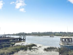 HIGH STREET- click for photo gallery